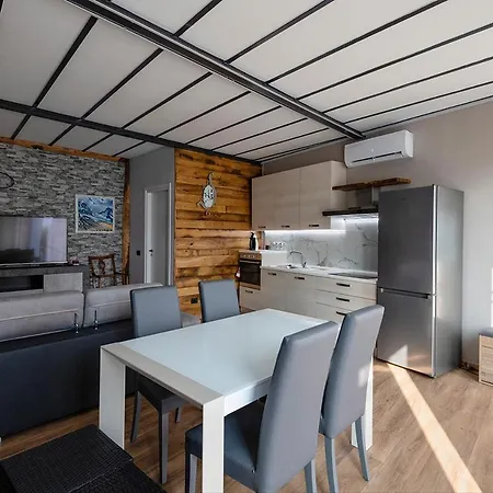 Casa Ugo Feriehus Pianello Del Lario